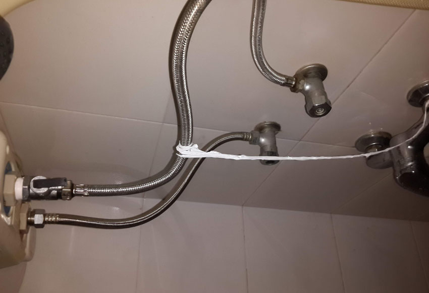廚房鐵水管漏水.jpg
