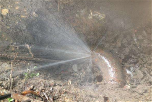 西安地下水管漏水5.png